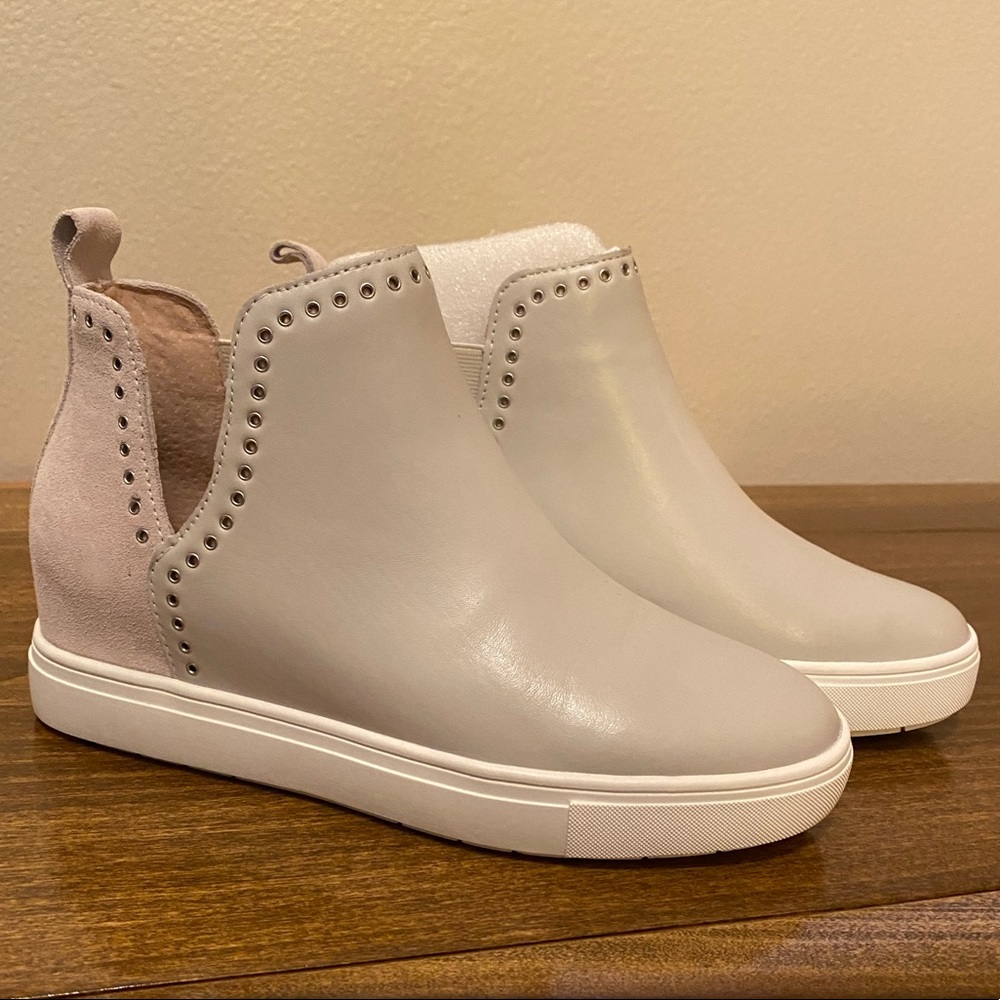 Light grey wedge booties